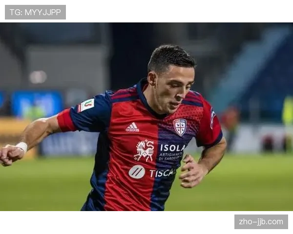 卡利亚里迎战萨索洛，半场互无攻破对方球门，场面平淡无奇